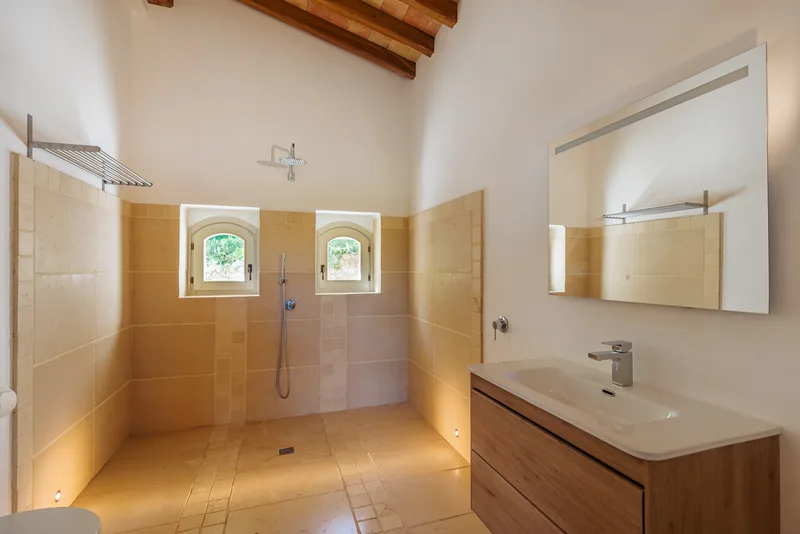 WUNDERSCHÖNES PROVENZALISCHES HAUS, HERVORRAGENDE AUSSTATTUNG, NATUR, POOL