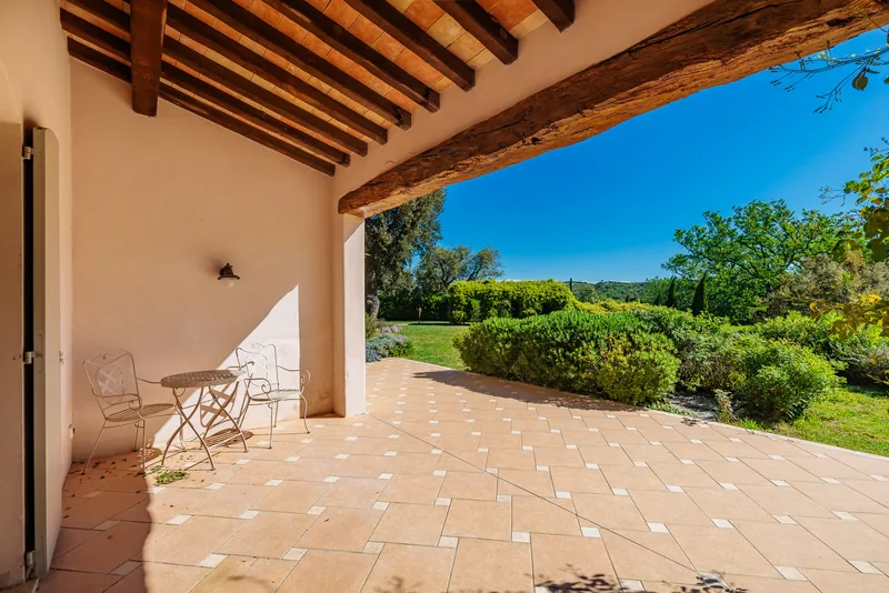 WUNDERSCHÖNES PROVENZALISCHES HAUS, HERVORRAGENDE AUSSTATTUNG, NATUR, POOL