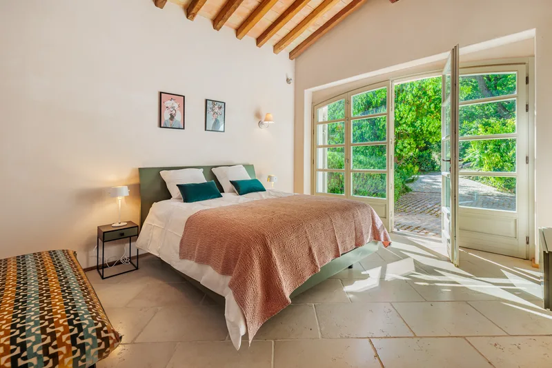 WUNDERSCHÖNES PROVENZALISCHES HAUS, HERVORRAGENDE AUSSTATTUNG, NATUR, POOL