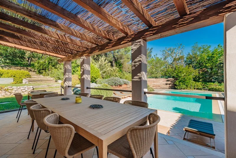 WUNDERSCHÖNES PROVENZALISCHES HAUS, HERVORRAGENDE AUSSTATTUNG, NATUR, POOL