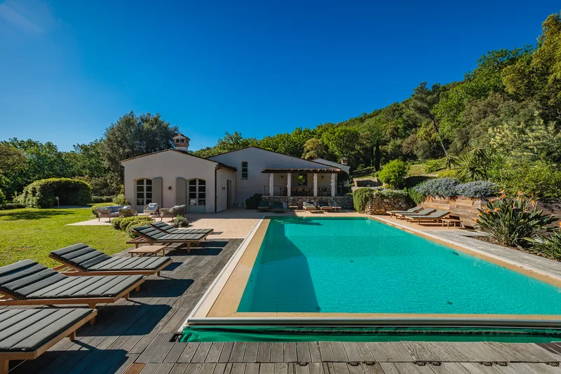 WUNDERSCHÖNES PROVENZALISCHES HAUS, HERVORRAGENDE AUSSTATTUNG, NATUR, POOL
