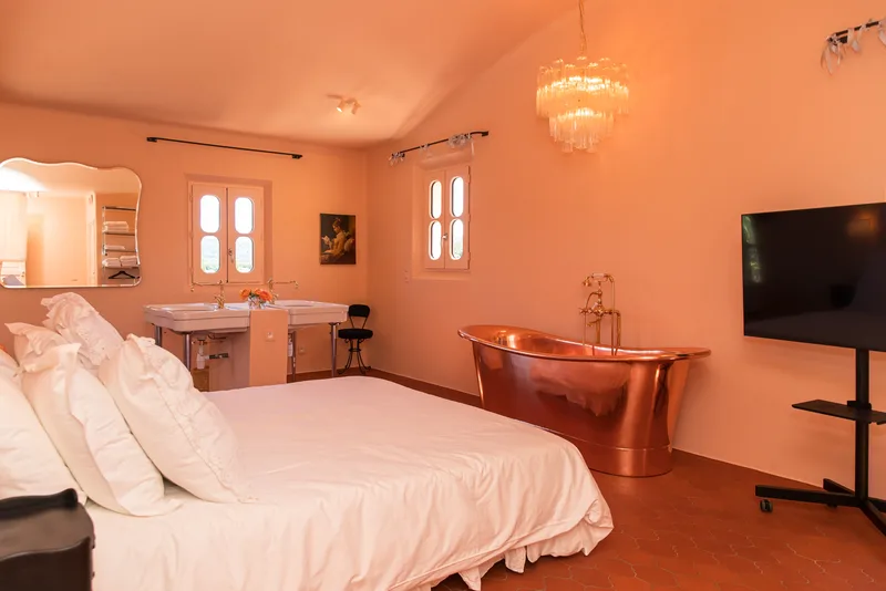 FOR WEEKLY RENT – LUXURY VILLA IN RAMATUELLE, CLOSE TO THE VILLAGE AND PAMPELONNE BEACHES – SLEEPS 12
