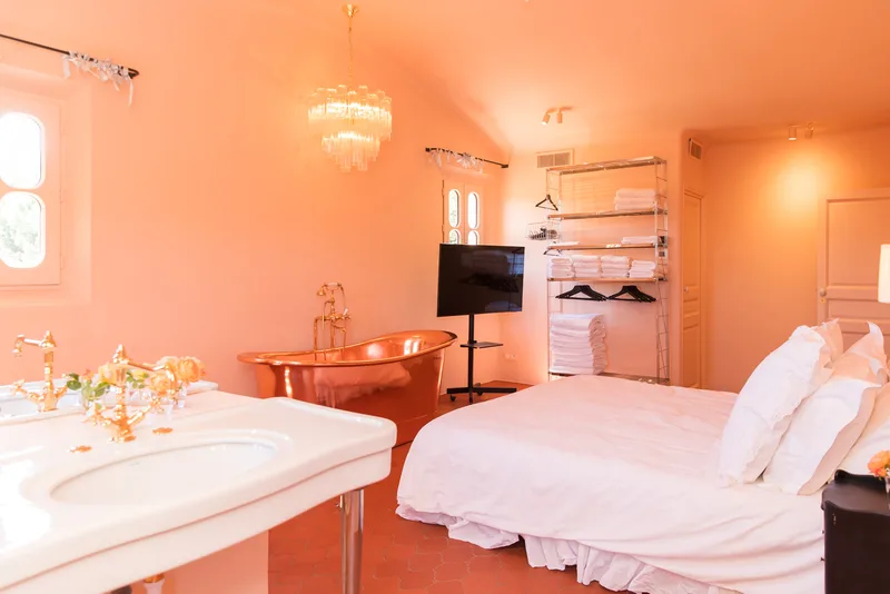 FOR WEEKLY RENT – LUXURY VILLA IN RAMATUELLE, CLOSE TO THE VILLAGE AND PAMPELONNE BEACHES – SLEEPS 12