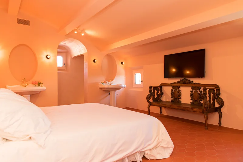 FOR WEEKLY RENT – LUXURY VILLA IN RAMATUELLE, CLOSE TO THE VILLAGE AND PAMPELONNE BEACHES – SLEEPS 12