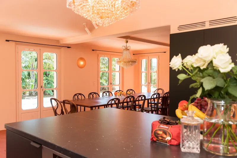 FOR WEEKLY RENT – LUXURY VILLA IN RAMATUELLE, CLOSE TO THE VILLAGE AND PAMPELONNE BEACHES – SLEEPS 12