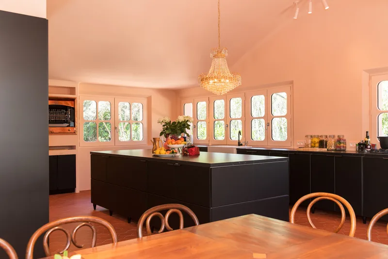 FOR WEEKLY RENT – LUXURY VILLA IN RAMATUELLE, CLOSE TO THE VILLAGE AND PAMPELONNE BEACHES – SLEEPS 12
