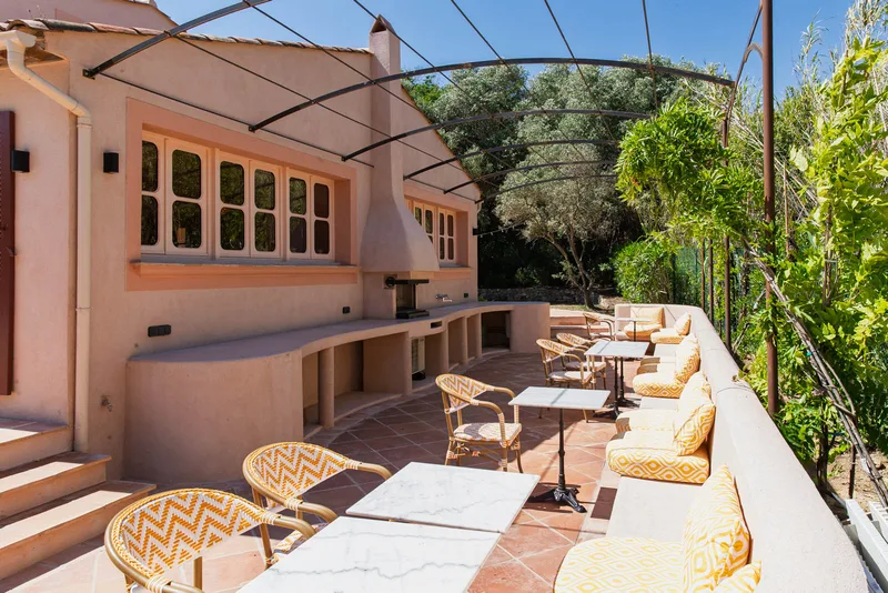 FOR WEEKLY RENT – LUXURY VILLA IN RAMATUELLE, CLOSE TO THE VILLAGE AND PAMPELONNE BEACHES – SLEEPS 12