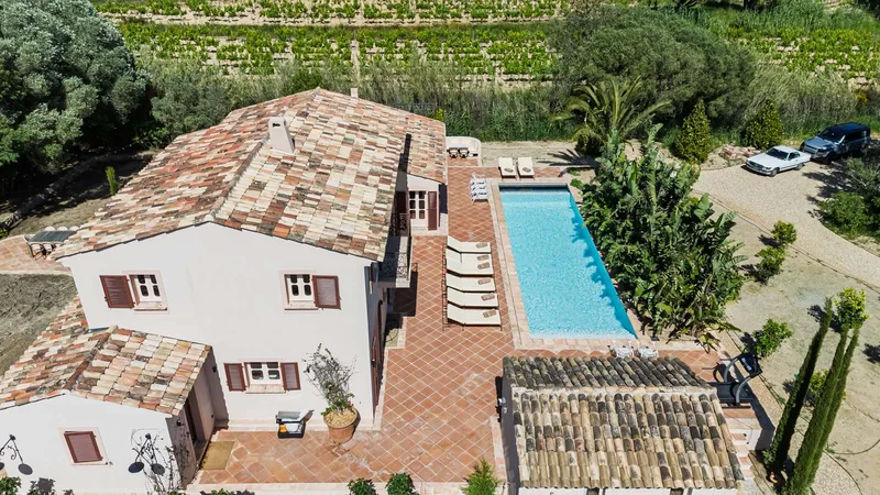 FOR WEEKLY RENT – LUXURY VILLA IN RAMATUELLE, CLOSE TO THE VILLAGE AND PAMPELONNE BEACHES – SLEEPS 12