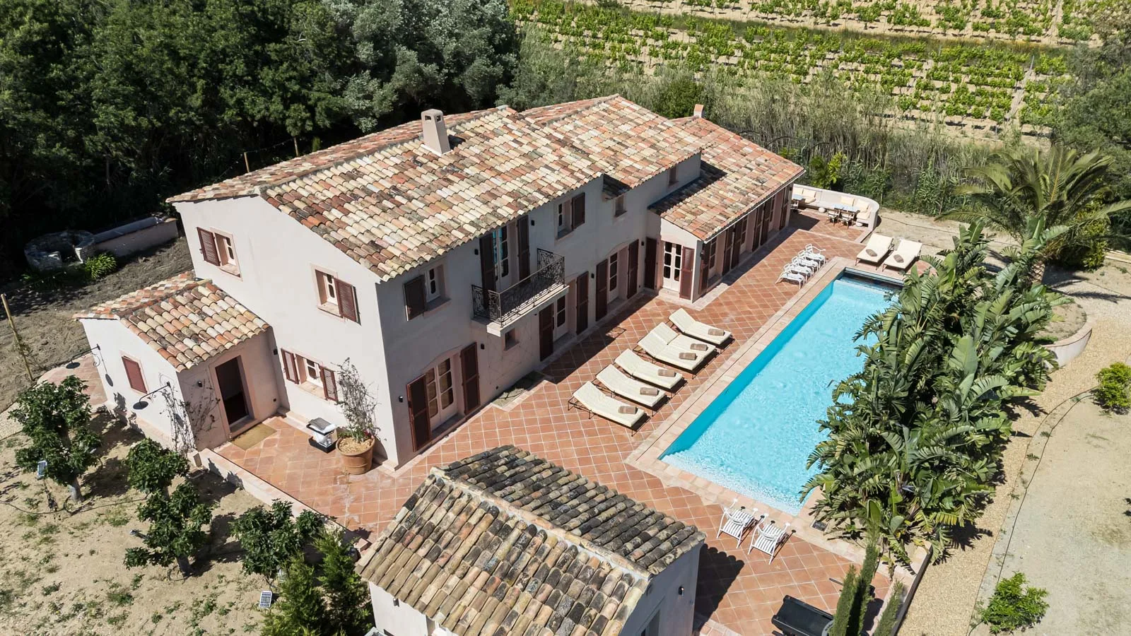 FOR WEEKLY RENT – LUXURY VILLA IN RAMATUELLE, CLOSE TO THE VILLAGE AND PAMPELONNE BEACHES – SLEEPS 12