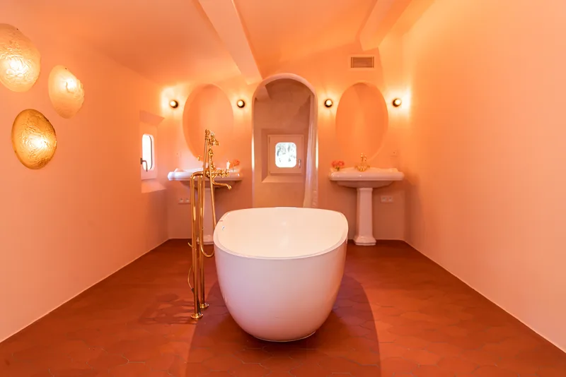 FOR WEEKLY RENT – LUXURY VILLA IN RAMATUELLE, CLOSE TO THE VILLAGE AND PAMPELONNE BEACHES – SLEEPS 12