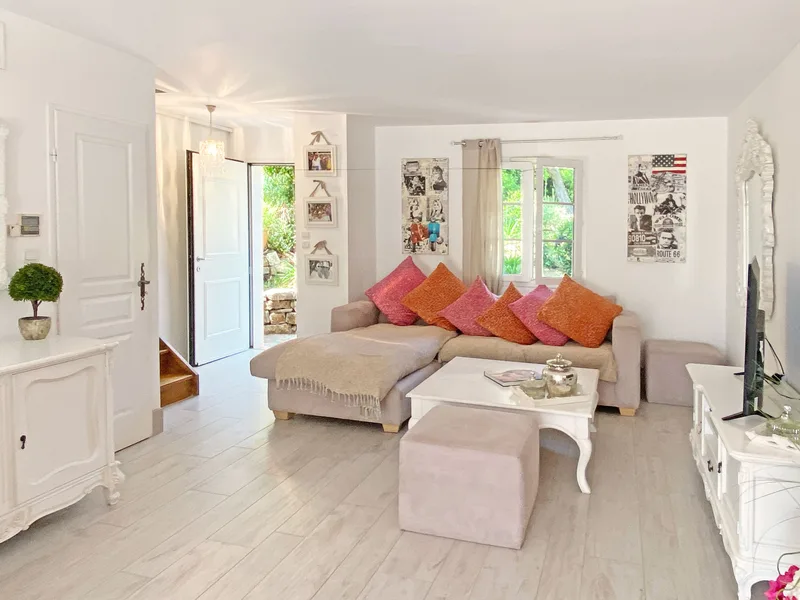 SOLD - HOUSE IN A QUIET LOCATION WITH QUALITY FEATURES