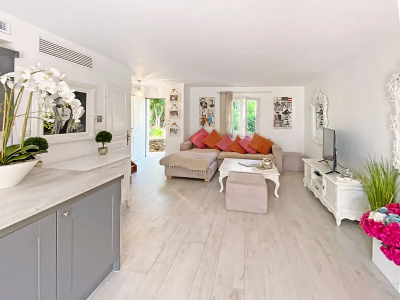 SOLD - HOUSE IN A QUIET LOCATION WITH QUALITY FEATURES