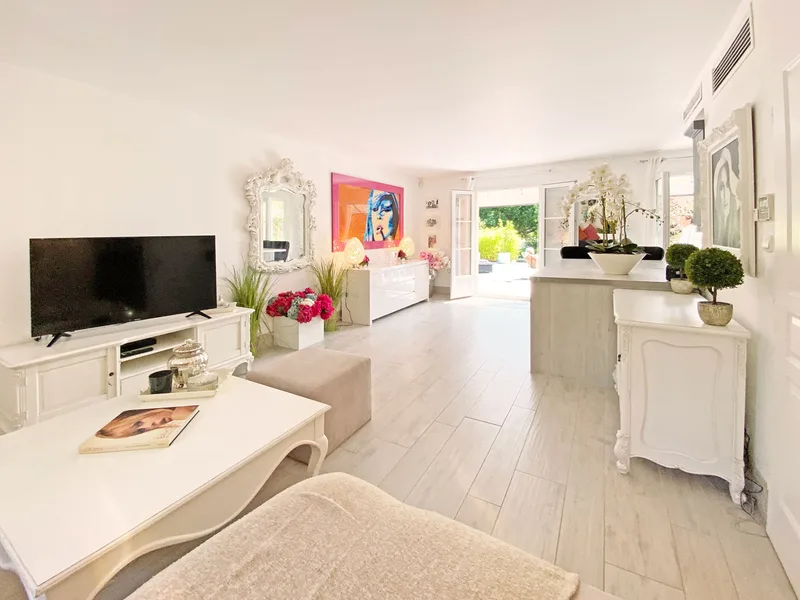 SOLD - HOUSE IN A QUIET LOCATION WITH QUALITY FEATURES
