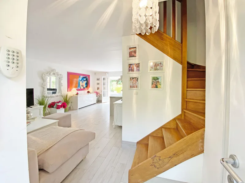 SOLD - HOUSE IN A QUIET LOCATION WITH QUALITY FEATURES