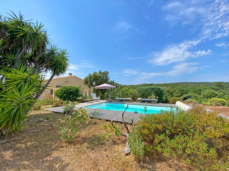  HOUSE WITH POTENTIAL, SEA VIEWS AND EQUESTRIAN FACILITIES