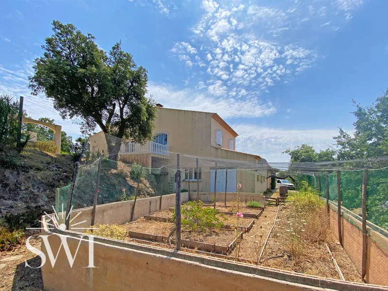  HOUSE WITH POTENTIAL, SEA VIEWS AND EQUESTRIAN FACILITIES