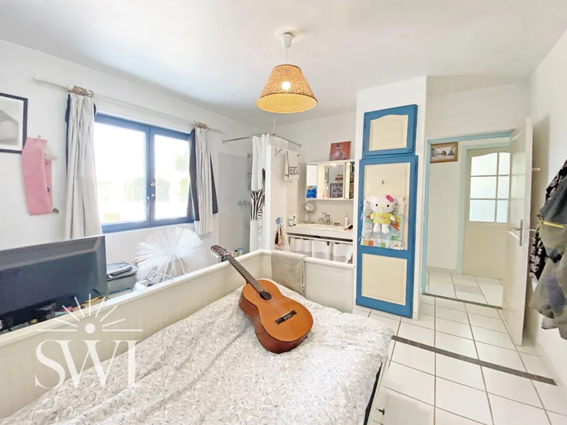  HOUSE WITH POTENTIAL, SEA VIEWS AND EQUESTRIAN FACILITIES