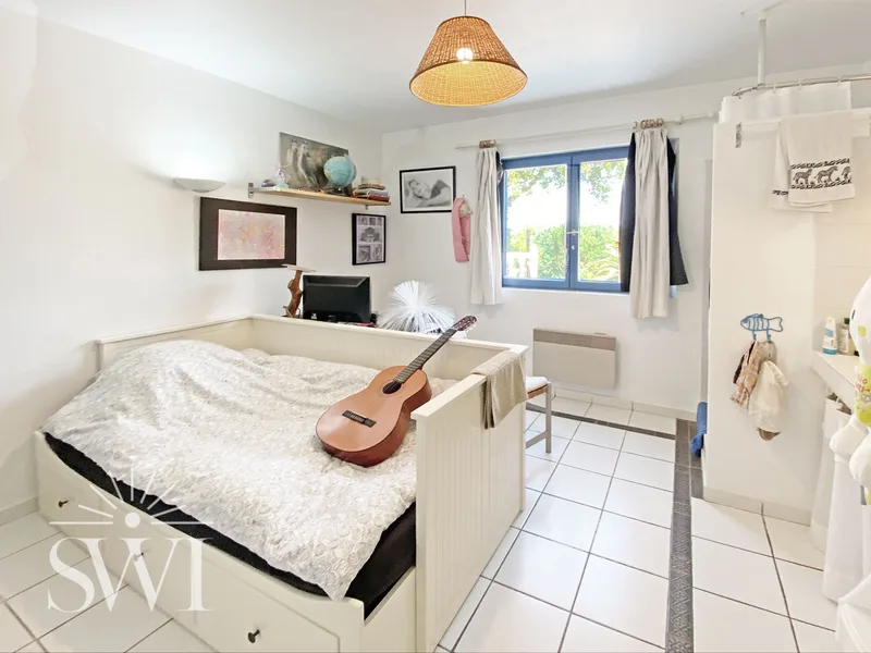  HOUSE WITH POTENTIAL, SEA VIEWS AND EQUESTRIAN FACILITIES