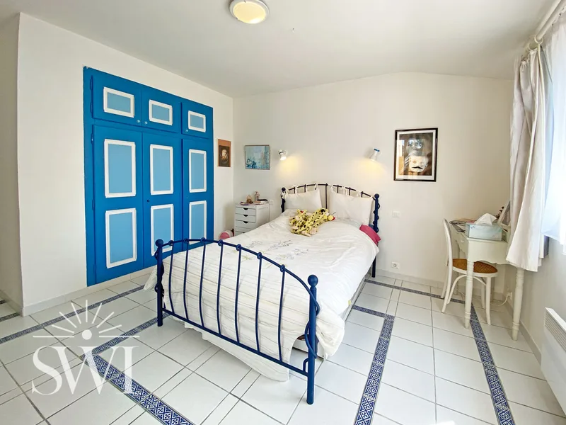  HOUSE WITH POTENTIAL, SEA VIEWS AND EQUESTRIAN FACILITIES