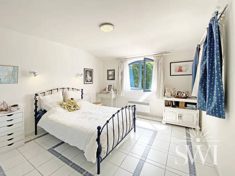  HOUSE WITH POTENTIAL, SEA VIEWS AND EQUESTRIAN FACILITIES