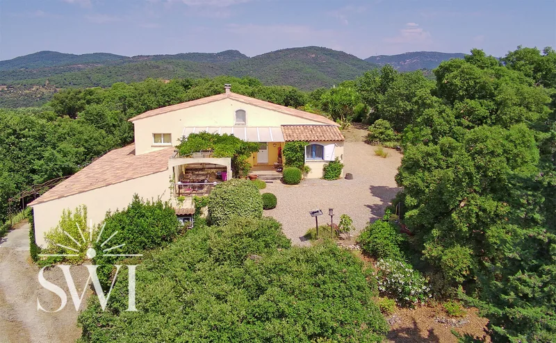  HOUSE WITH POTENTIAL, SEA VIEWS AND EQUESTRIAN FACILITIES