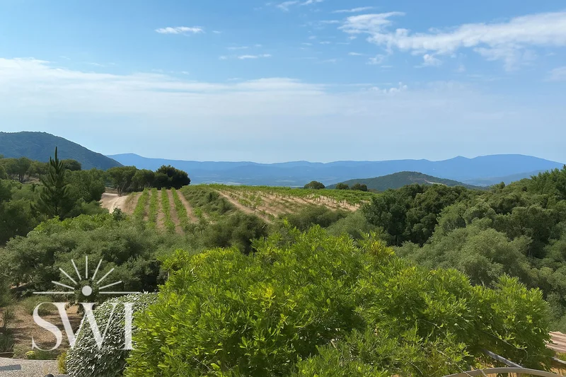  HOUSE WITH POTENTIAL, SEA VIEWS AND EQUESTRIAN FACILITIES
