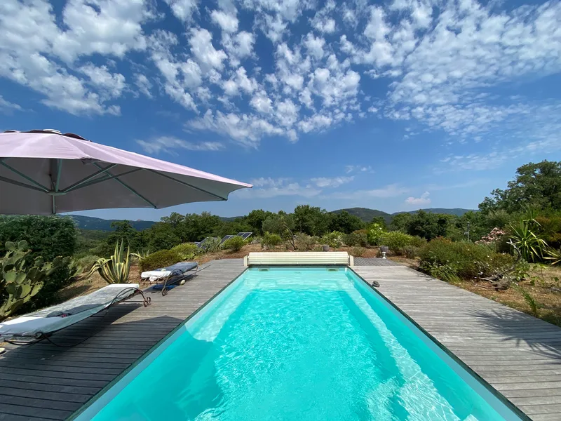  HOUSE WITH POTENTIAL, SEA VIEWS AND EQUESTRIAN FACILITIES