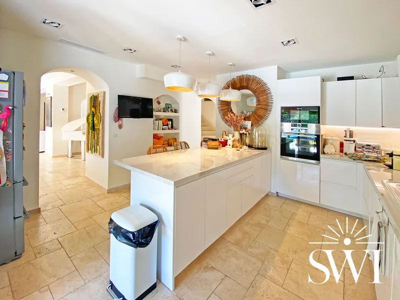 HIGH-QUALITY VILLA WITH HEATED POOL – GULF OF SAINT-TROPEZ