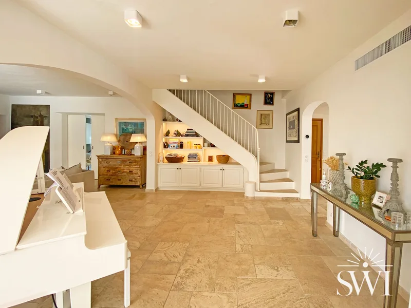 HIGH-QUALITY VILLA WITH HEATED POOL – GULF OF SAINT-TROPEZ