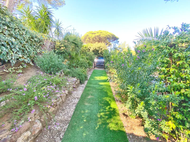 SOLD , CHARMING RENOVATED MAZET WITH GARDEN