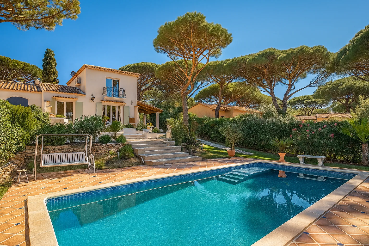 HOUSE IN A QUIET AREA - WALKING DISTANCE TO LA NARTELLE BEACH
