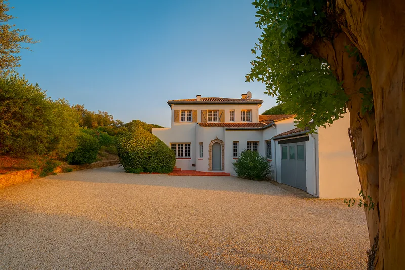 EXCLUSIVE LISTING – PROVENÇAL BASTIDE IN GRIMAUD, NEAR THE BEACH