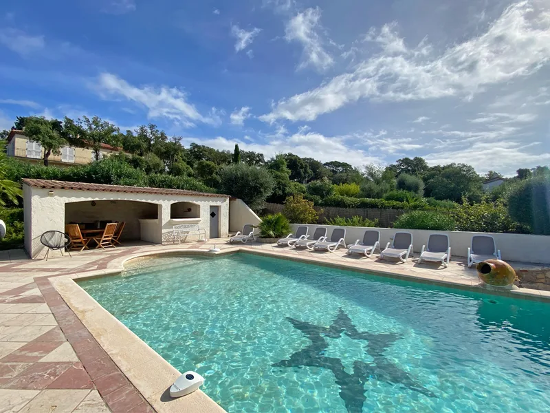 EXCLUSIVE LISTING – PROVENÇAL BASTIDE IN GRIMAUD, NEAR THE BEACH