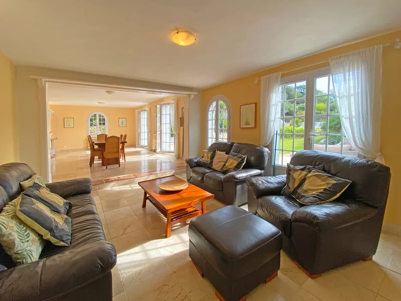 EXCLUSIVE LISTING – PROVENÇAL BASTIDE IN GRIMAUD, NEAR THE BEACH