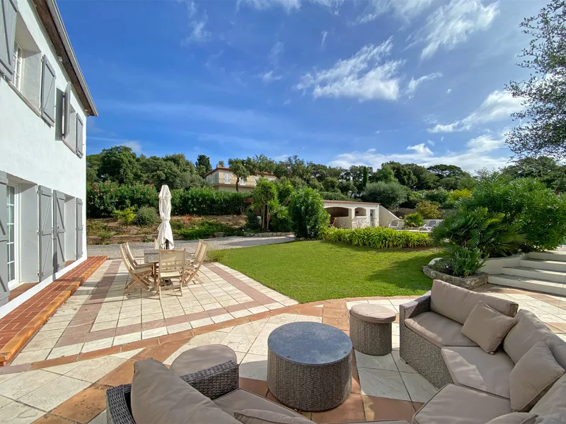 EXCLUSIVE LISTING – PROVENÇAL BASTIDE IN GRIMAUD, NEAR THE BEACH