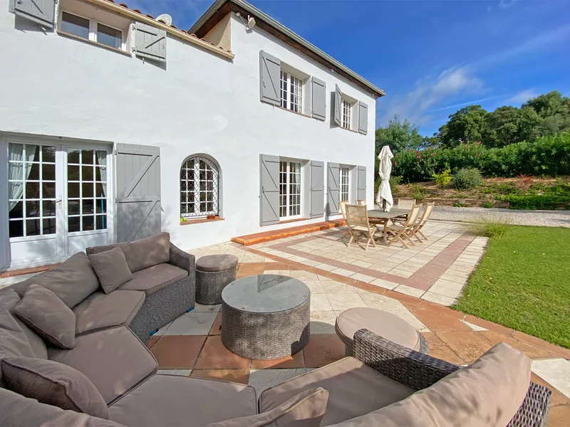 EXCLUSIVE LISTING – PROVENÇAL BASTIDE IN GRIMAUD, NEAR THE BEACH