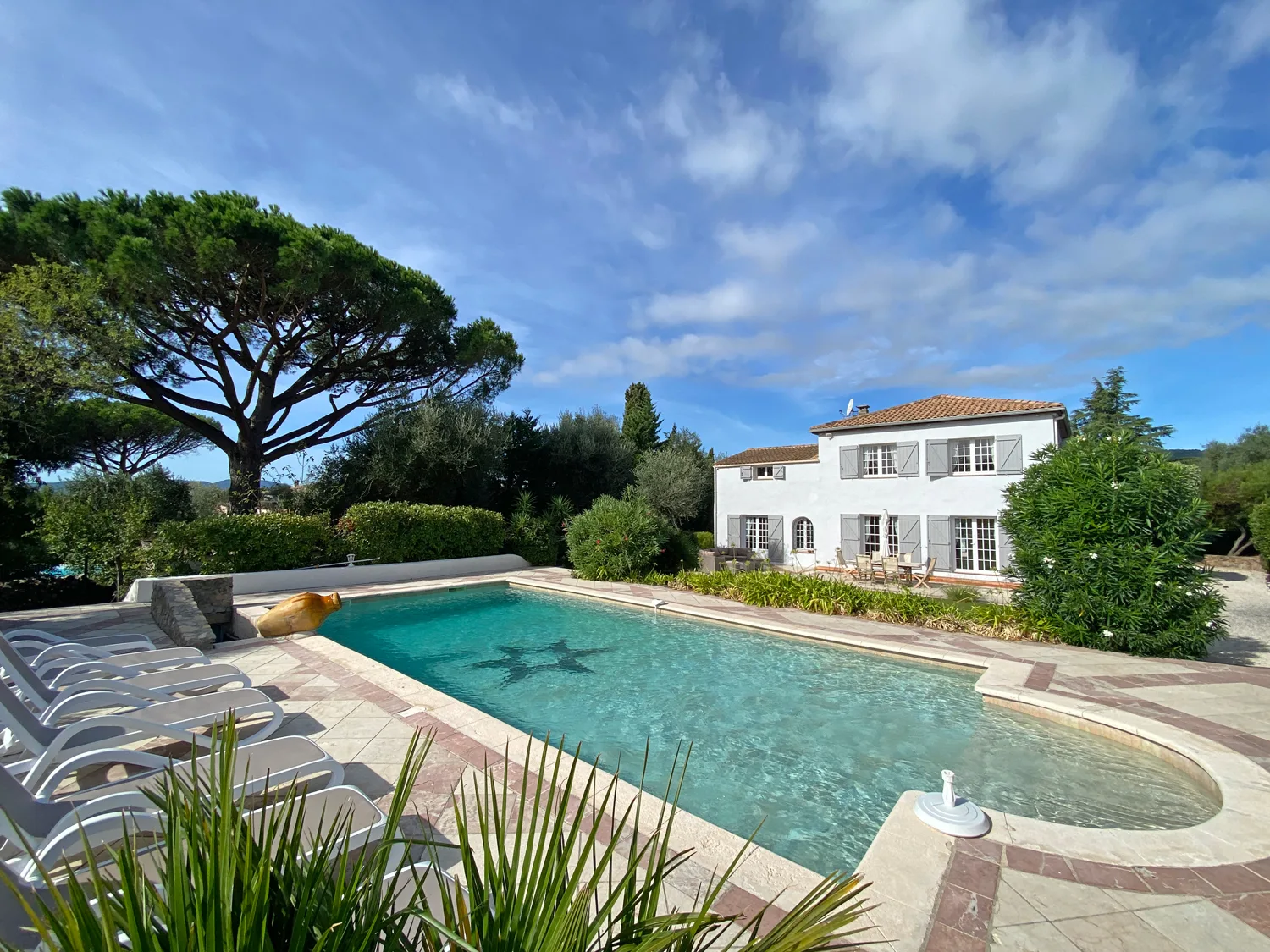 EXCLUSIVE LISTING – PROVENÇAL BASTIDE IN GRIMAUD, NEAR THE BEACH