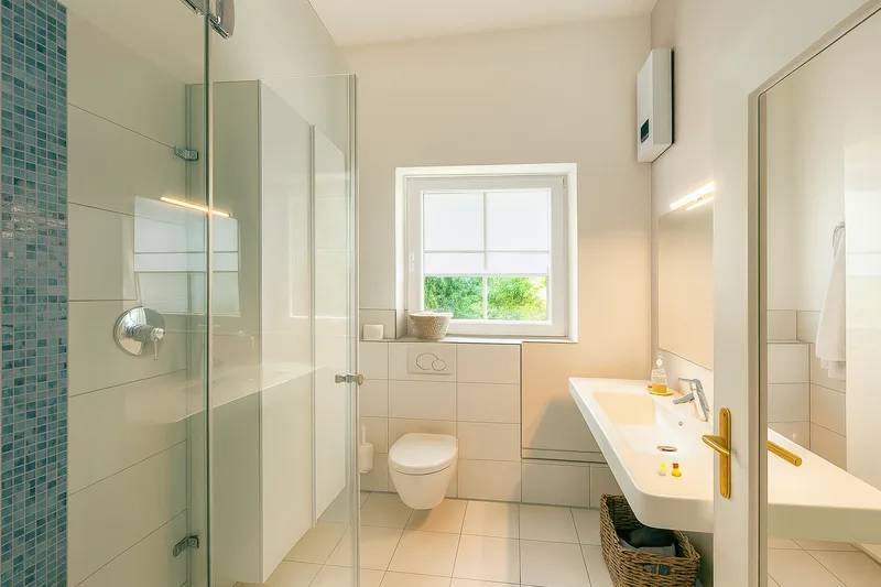 Stylish garden flat facing south – prime location with charm!