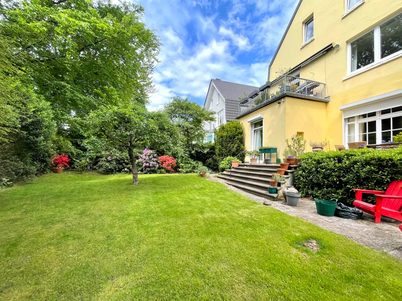 Stylish garden flat facing south – prime location with charm!