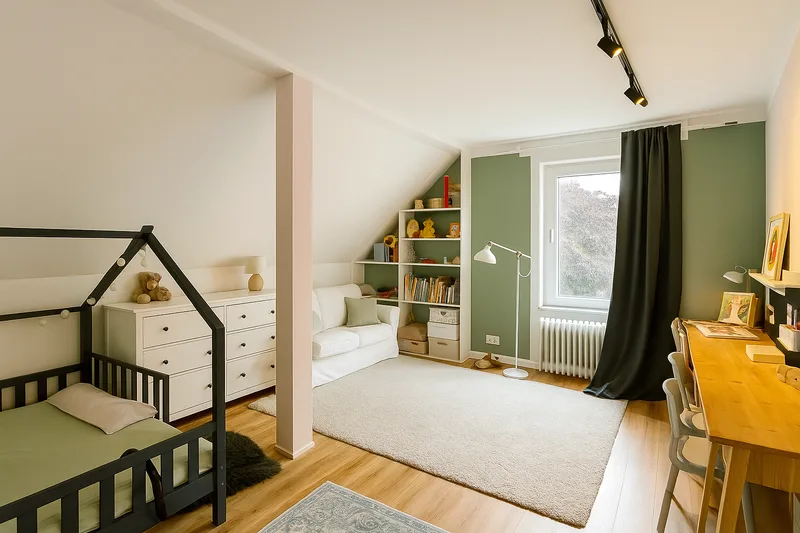 Stylish town villa facing south – prime location with charm