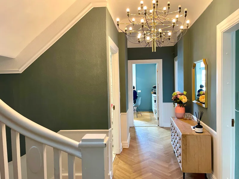 Stylish town villa facing south – prime location with charm