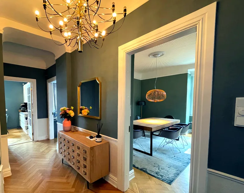 Stylish town villa facing south – prime location with charm