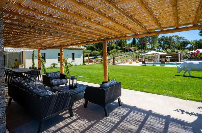 EXCEPTIONAL PROPERTY AT THE GATES OF SAINT-TROPEZ