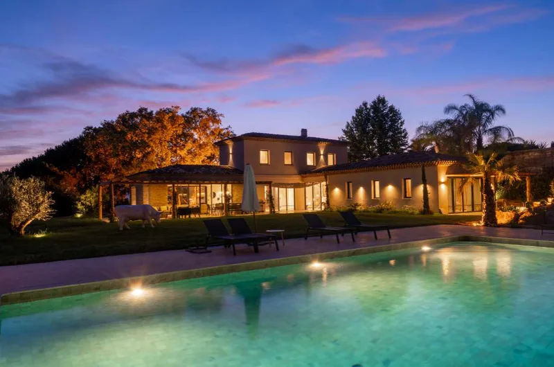 EXCEPTIONAL PROPERTY AT THE GATES OF SAINT-TROPEZ