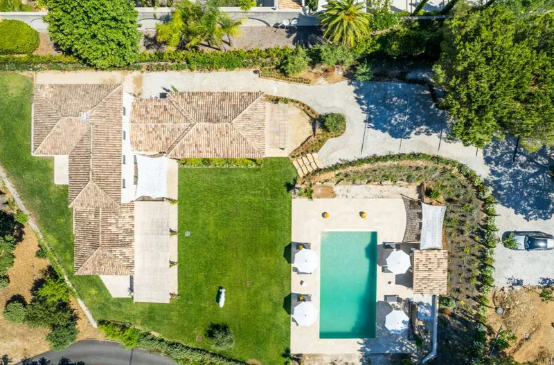 EXCEPTIONAL PROPERTY AT THE GATES OF SAINT-TROPEZ