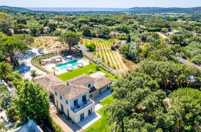 EXCEPTIONAL PROPERTY AT THE GATES OF SAINT-TROPEZ