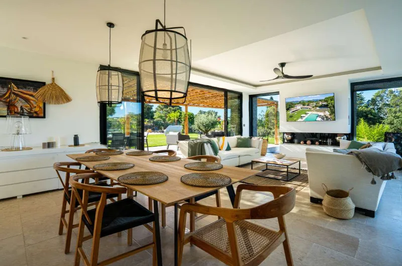 EXCEPTIONAL PROPERTY AT THE GATES OF SAINT-TROPEZ