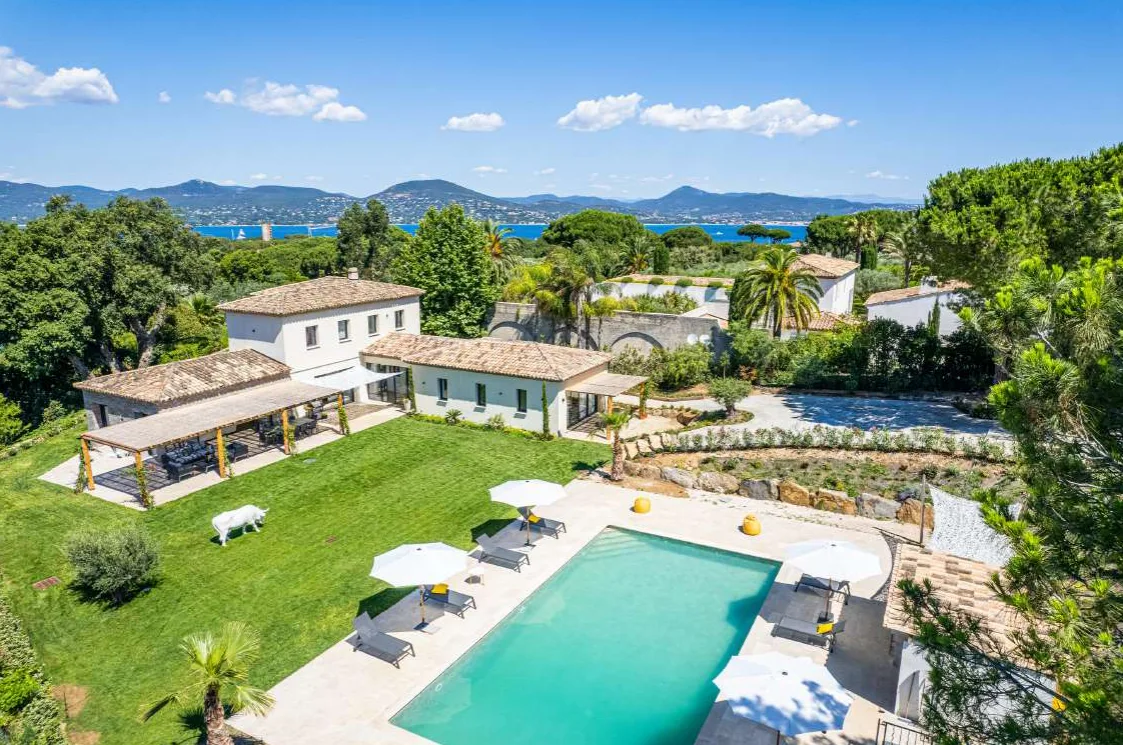 EXCEPTIONAL PROPERTY AT THE GATES OF SAINT-TROPEZ