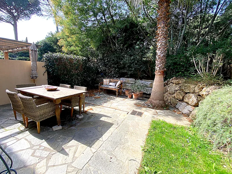 SOLD - ELEGANT HOUSE IN A PRIVATE AND SECURE ESTATE WITH SWIMMING POOL