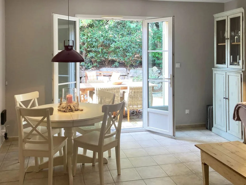 SOLD - ELEGANT HOUSE IN A PRIVATE AND SECURE ESTATE WITH SWIMMING POOL
